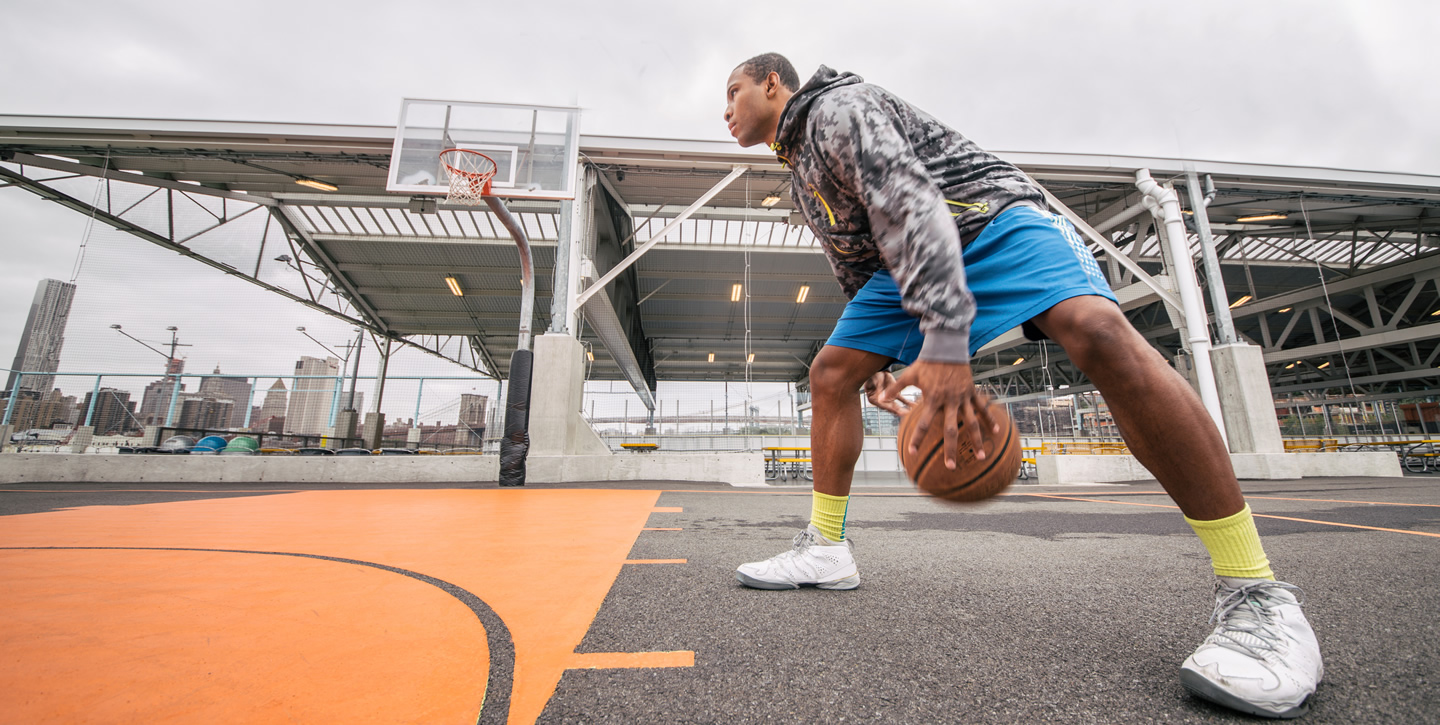 basketball-player-outside-1440x725